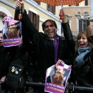 Anuncian inminente renuncia de Berlusconi