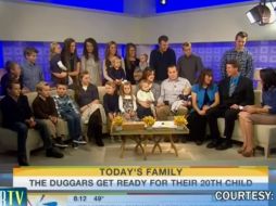 La pareja y todos sus hijos se presentaron en un programa de TV para anunciar la llegada del nuevo integrante. ESPECIAL  /