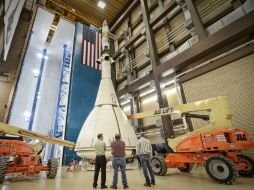 Toma del hangar de pruebas en Colorado, donde se encuentra la cápsua Orion para realizarle exámenes. EFE  /