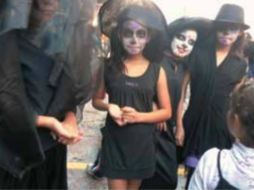 Muy arregladas y finas lucían las catrinas de la escuela urbana  61  /