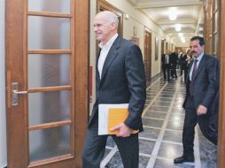 Georges Papandreu sostuvo una reunión con el Consejo de Ministros en el Parlamento. EFE  /