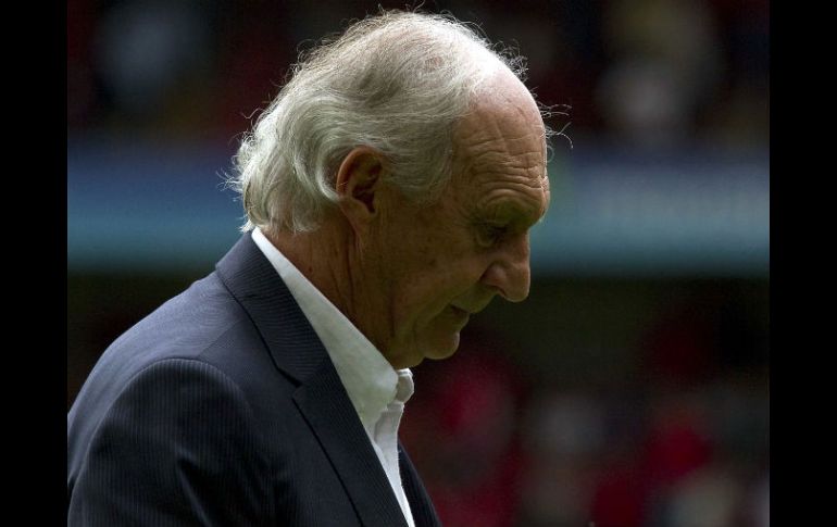 Antes de dar a conocer la noticia, Eugui mantuvo una breve charla con el propietario de los Diablos, Valentín Díez. MEXSPORT  /