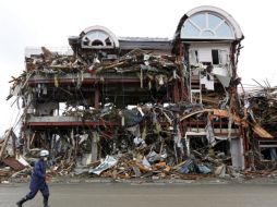 El presupuesto será destinado para reconstruir las zonas golpeadas por el terremoto y el tsunami del pasado mes de marzo. ARCHIVO  /