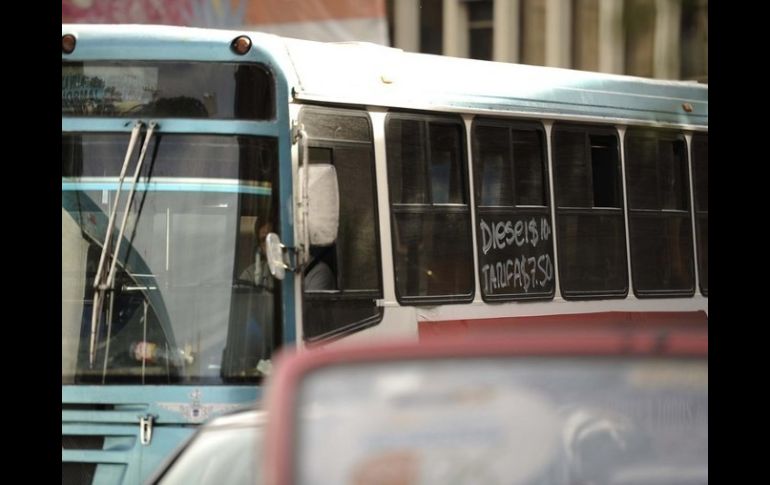 Aunque el Rector de la casa de estudios habló del aumento al transporte no dio declaraciones sobre el transporte escolar.  /