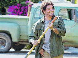 Eugenio Derbez, interprteta a un singular jardinero (foto) y a una persona de la tercera edad. EL UNIVERSAL  /