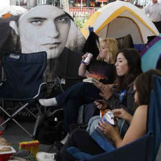 Cientos de fans de Twilight toman los Ángeles para el preestreno del lunes