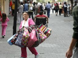 A falta de empleos, la economía informal es una alternativa. ARCHIVO  /