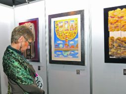 Los postores admiraron y ofrecieron hasta más de 50 mil pesos por el arte.  /