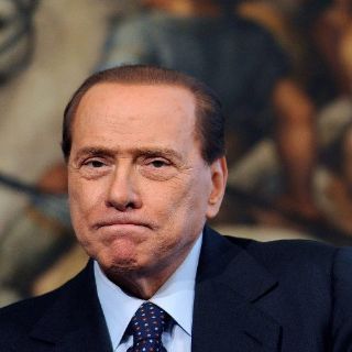 Italia se acerca al fin de escandalosa era Berlusconi