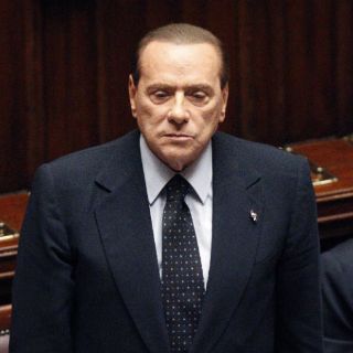 Berlusconi podría seguir en política para evitar problemas judiciales