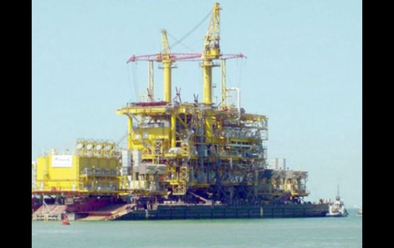 A través de los puertos, México envía a su vecino del norte alrededor del 80 por ciento del crudo que exporta. ARCHIVO  /