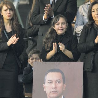 ''Despedimos a ocho patriotas'', dice Calderón en homenaje a Blake