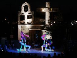 Xempa, del Circo Dragón, cerró el Festival de la Luna con cuatro actos en cuatro escenarios en Tapalpa.  /