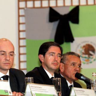 Crean cinco grupos para investigar accidente aéreo