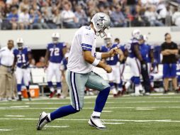 Romo completó sus primeros 13 pases, incluyendo touchdowns de 34 yardas a Dez Bryant. AP  /