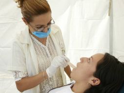 La limpieza dental reduce elementos bacterianos que causan inflamación y generan enfermedades cardíacas. ARCHIVO  /