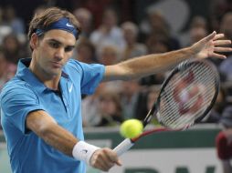 Roger Federer vencedor en el París Bercy se ubica en cuarta posición por debajo de Djokovic, Nadal y Murray. EFE  /