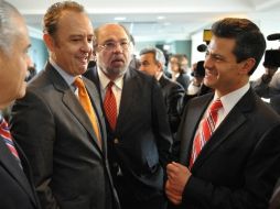 Enrique Peña Nieto conversa con los asistentes en el Centro Woodrow Wilson. AFP  /