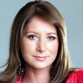 Engalana Geraldine Bazán por segunda vez revista para caballeros