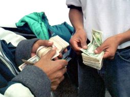 Su cotización mínima a la compra  se calcula en 12.89 pesos.  /