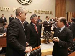 Los consejeros Alfredo Figueroa, Leonardo Valdés Zurita y Marco Antonio Baños en la sesión extraordinaria del IFE. EL UNIVERSAL  /