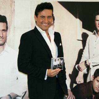 Desea Il Divo grabar temas de Juan Gabriel y hacer dueto con Thalía