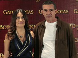 Salma y Antonio Banderas llegaron a México para promocionar ''El Gato con Botas''. REUTERS  /