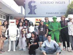 Como cada año este colegio invitó a padres, maestros y alumnos a disfrazarse para el tradicional desfile de Halloween.  /