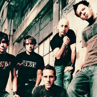 Simple Plan fusiona los sonidos de su tierra