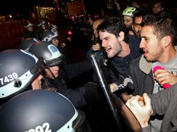 Un juez de Nueva York prohibió a los indignados de Wall Street volver a acampar en la plaza de donde fueron desalojados. AP  /