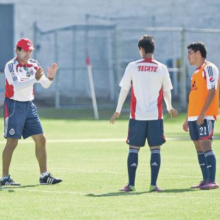 Chivas ya está completo, recupera a Fabián