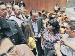 Ante la falta de pago de la primera quincena de noviembre, sindicalizados del Congreso iniciaron la tarde de ayer un paro de labores.  /