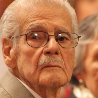 Entregan reconocimiento a decano de la medicina en Jalisco