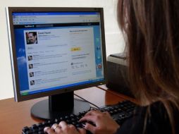 El mundo y sus acontecimientos se reflejan fielmente en las redes sociales como Twitter. AFP  /