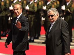 Ambos mandatarios pasaron revista a la guardia de honor del mandatario.  /