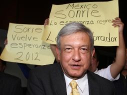 López Obrador elogia la actitud del jefe del Distrito Federal, Marcelo Ebrard tras conocerse el resultado de encuestas.  NOTIMEX  /