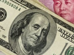 La moneda de EU se compró en un mínimo de 13.00 pesos.  /