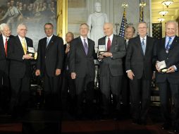 Durante una solemne ceremonia en el Capitolio, los jerarcas del Congreso entregaron el premio. REUTERS  /