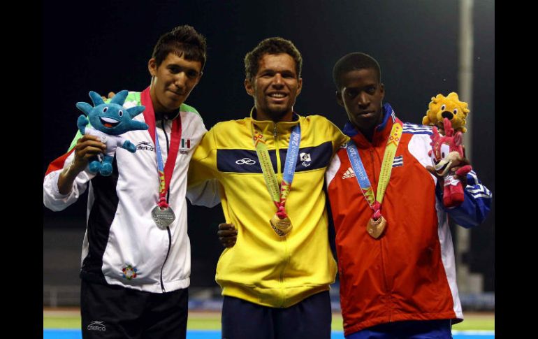 Siqueira de Brasil se lleva el oro en 200m T12, Sauceda y Reus plata y bronce, respectivamente. MEXPOSRT  /