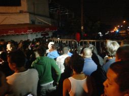 Los locatarios llegaron al lugar y se quejaron de no ver con anterioridad las órdenes de cateo.  /