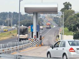 Al no existir camino alterno en la caseta de cobro de Tonalá, vecinos de fraccionamientos aledaños deben pagar una cuota de ocho pesos.  /