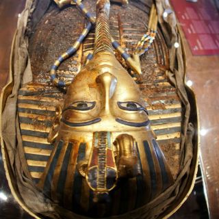 Presentan en Alemania réplica exacta de tumba de Tutankamón