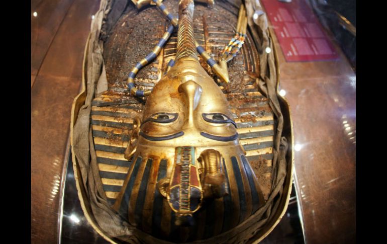 Los encargados de la exposición se preocupan por contar el significado de cada pieza egipcia. AFP  /