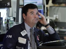 Cinco minutos después de la apertura del mercado, el índice Dow Jones perdía 10 unidades. ARCHIVO  /