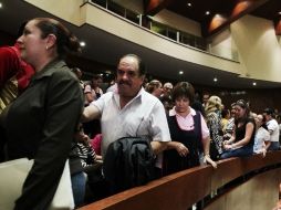 Trabajadores del Poder Legislativo mantienen tomado el recinto por la falta de pago.  /