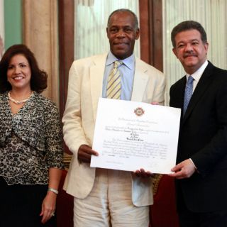 Danny Glover y Geraldine Chaplin, condecorados por el Gobierno dominicano