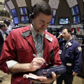 Wall Street modera pérdidas en recta final y cierra en 1.13 %