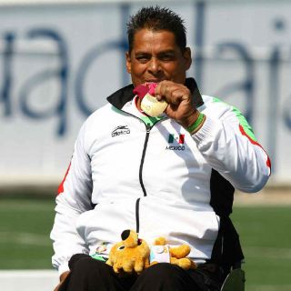 Oro a pesar de no tener apoyo