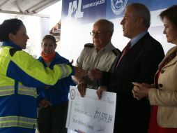 El secretario General de Gobierno, Fernando Guzmán, anunció la entrega de un mes de salario extraordinario a todo el personal.  /