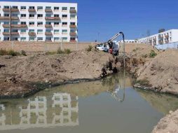 La CEA tuvo que retirar un promedio de 800 metros cúbicos diarios con ocho pipas que trabajan las 24 horas al día.  /